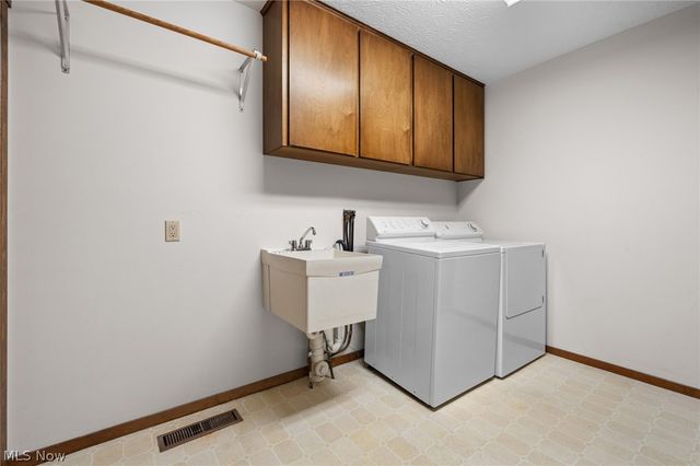 21454 Oak Bark Trail, Strongsville, OH 44149