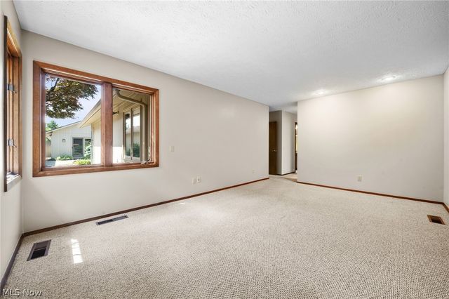 21454 Oak Bark Trail, Strongsville, OH 44149