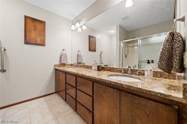 21454 Oak Bark Trail, Strongsville, OH 44149