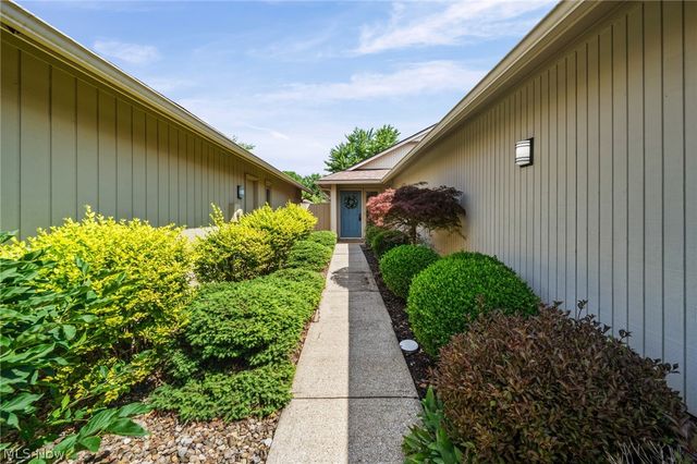 21454 Oak Bark Trail, Strongsville, OH 44149