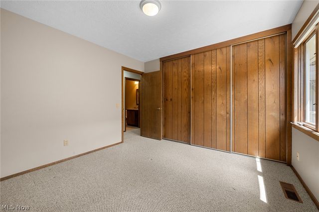 21454 Oak Bark Trail, Strongsville, OH 44149