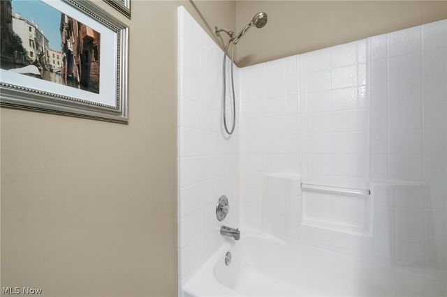 21454 Oak Bark Trail, Strongsville, OH 44149