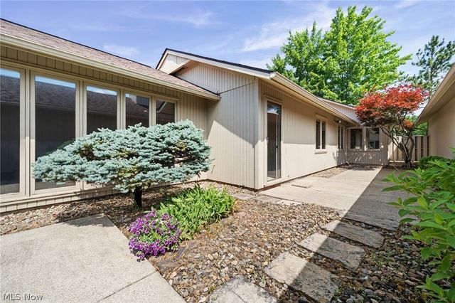 21454 Oak Bark Trail, Strongsville, OH 44149