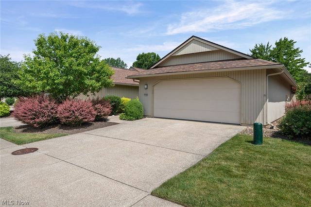21454 Oak Bark Trail, Strongsville, OH 44149