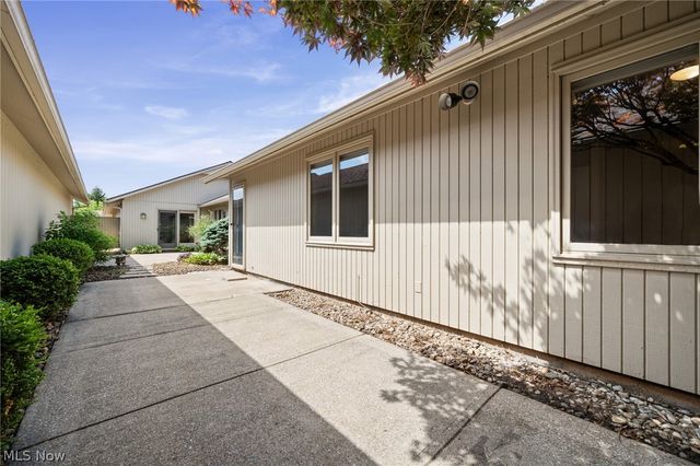 21454 Oak Bark Trail, Strongsville, OH 44149