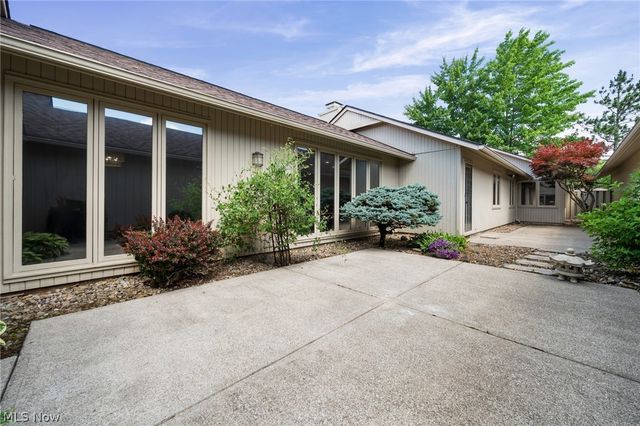 21454 Oak Bark Trail, Strongsville, OH 44149