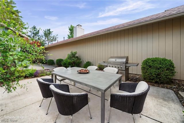 21454 Oak Bark Trail, Strongsville, OH 44149