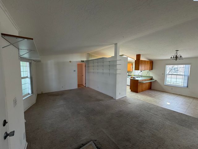 212 Crestwood Drive, Richland, WA 99352