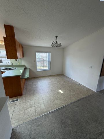 212 Crestwood Drive, Richland, WA 99352