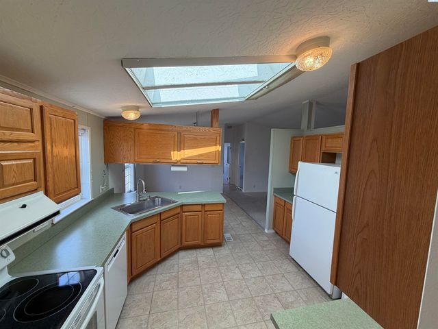 212 Crestwood Drive, Richland, WA 99352