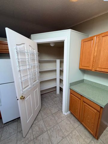 212 Crestwood Drive, Richland, WA 99352