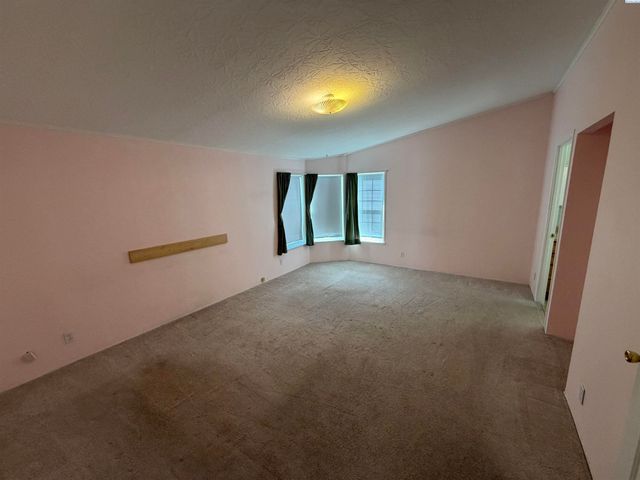 212 Crestwood Drive, Richland, WA 99352