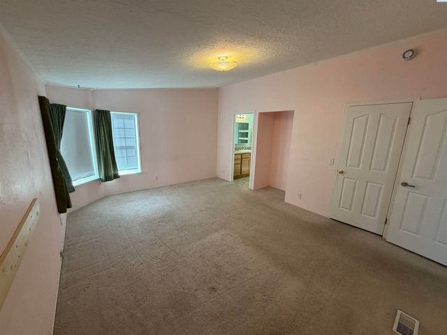 212 Crestwood Drive, Richland, WA 99352