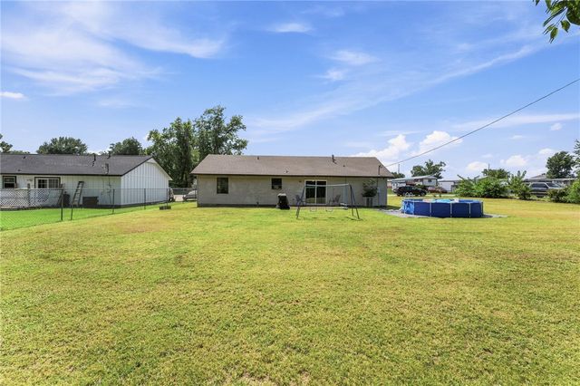 1713 N Inglewood Street, Siloam Springs, AR 72761