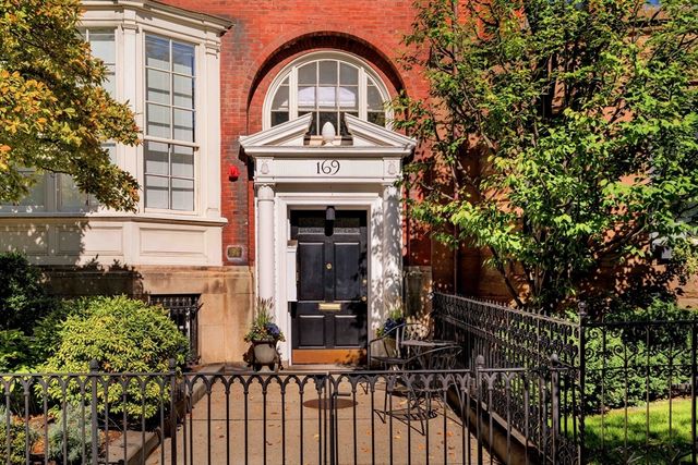 169 Commonwealth Ave. 5, Boston, MA 02116