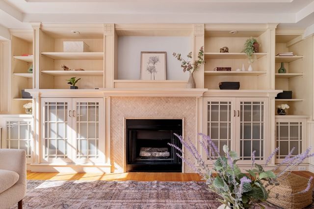 169 Commonwealth Ave. 5, Boston, MA 02116