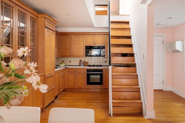 169 Commonwealth Ave. 5, Boston, MA 02116