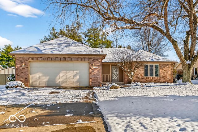 451 Pebble Way, Greenwood, IN 46142