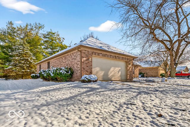 451 Pebble Way, Greenwood, IN 46142