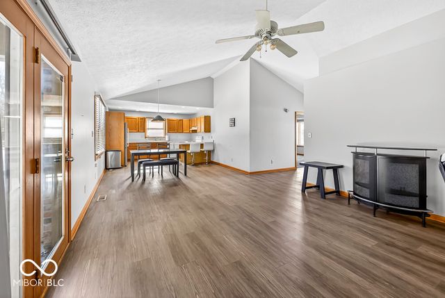 451 Pebble Way, Greenwood, IN 46142