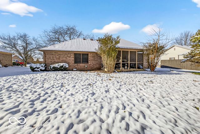 451 Pebble Way, Greenwood, IN 46142