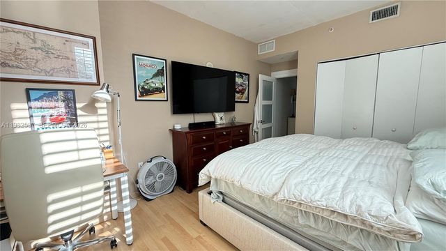 3180 SW 22nd Ter 207, Miami, FL 33145