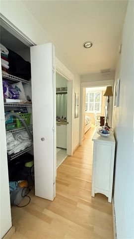 3180 SW 22nd Ter 207, Miami, FL 33145