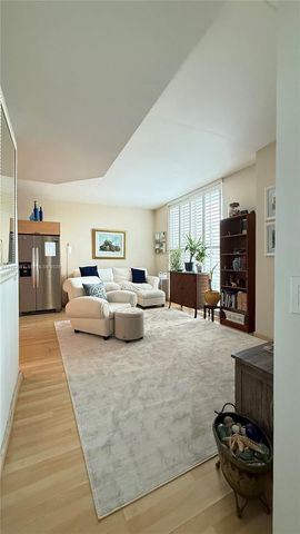 3180 SW 22nd Ter 207, Miami, FL 33145