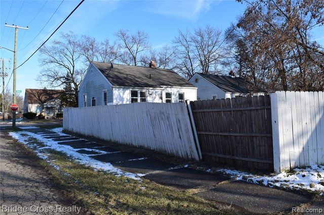 8515 Stout Street, Detroit, MI 48228