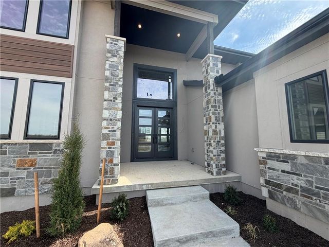 16071 S Twilight Lane, Olathe, KS 66062