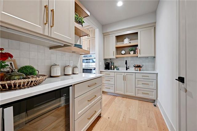 16071 S Twilight Lane, Olathe, KS 66062
