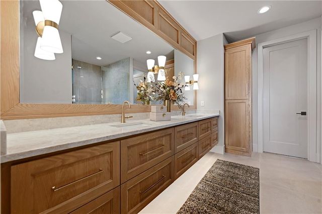 16071 S Twilight Lane, Olathe, KS 66062