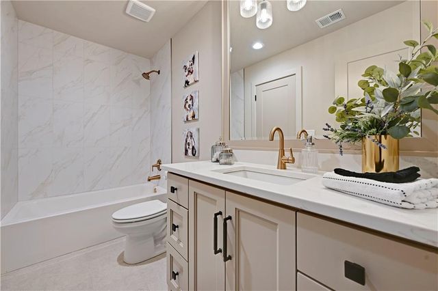 16071 S Twilight Lane, Olathe, KS 66062