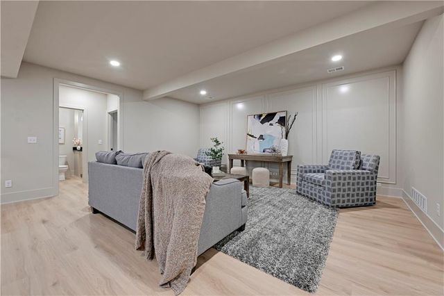 16071 S Twilight Lane, Olathe, KS 66062