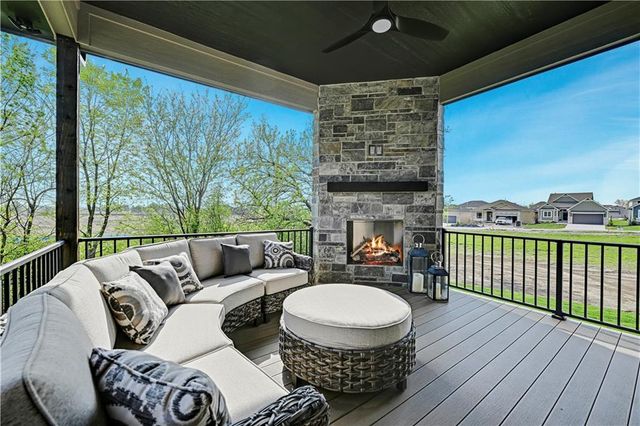 16071 S Twilight Lane, Olathe, KS 66062