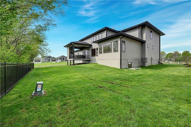 16071 S Twilight Lane, Olathe, KS 66062