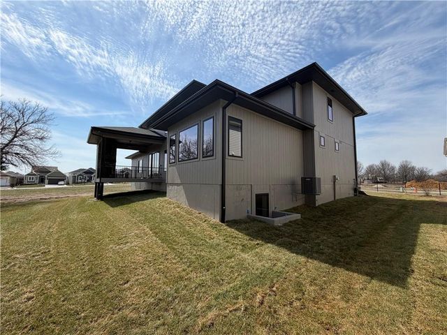 16071 S Twilight Lane, Olathe, KS 66062