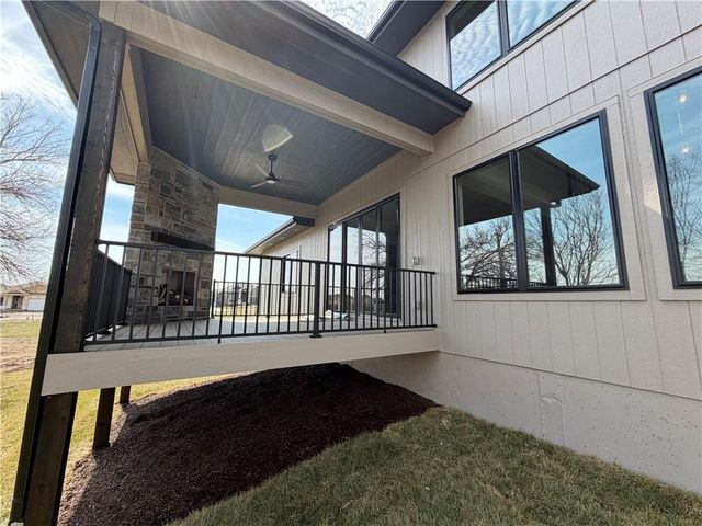 16071 S Twilight Lane, Olathe, KS 66062