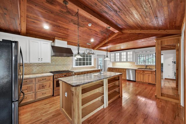 17 Inverness Street E, Aiken, SC 29803