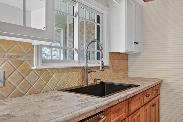 17 Inverness Street E, Aiken, SC 29803