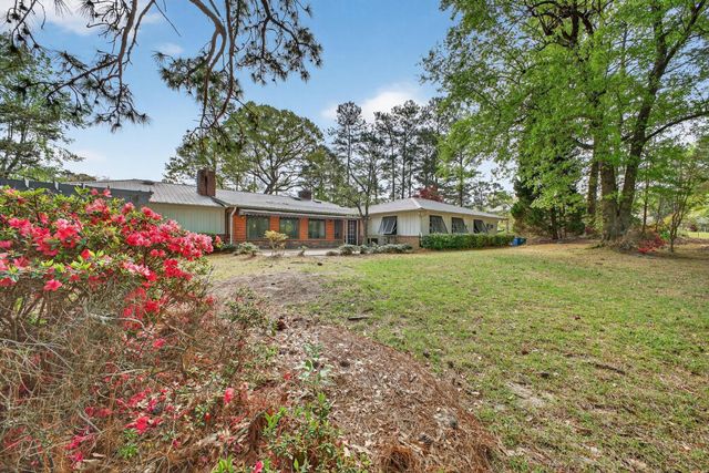 17 Inverness Street E, Aiken, SC 29803