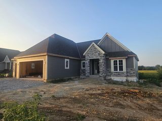 1607 Sauk TRAIL, Waukesha, WI 53189