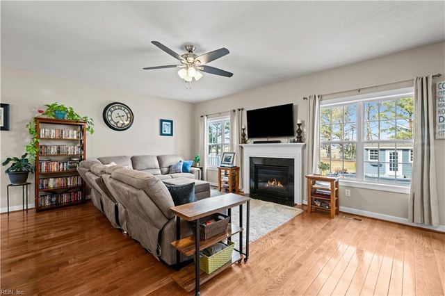 2820 Camarillo LN, Virginia Beach, VA 23456