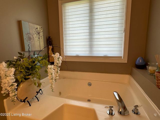 526 Michigan Ave, Elizabethtown, KY 42701