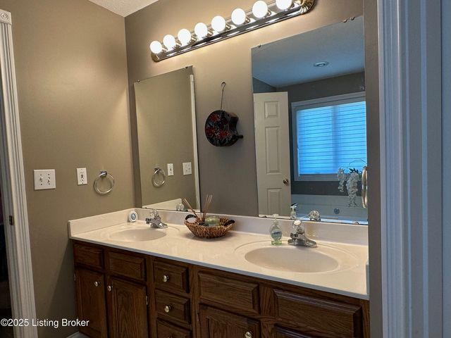 526 Michigan Ave, Elizabethtown, KY 42701