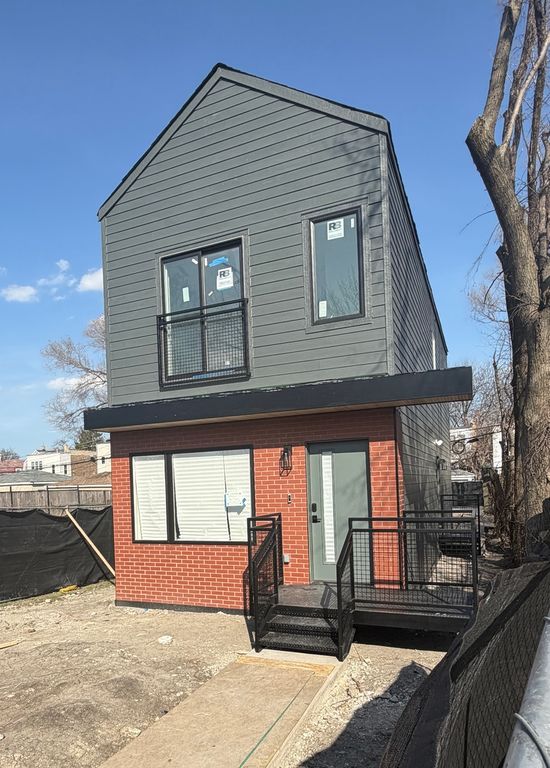 611 N Lawndale Avenue, Chicago, IL 60624