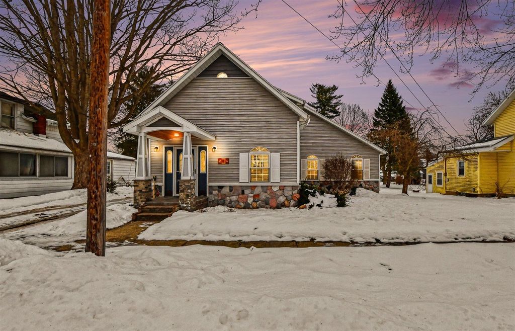 224 Pleasant Avenue, Caledonia, MI 49316