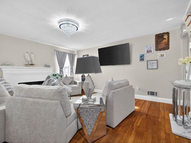 19 Melba Way, Boston, MA 02136