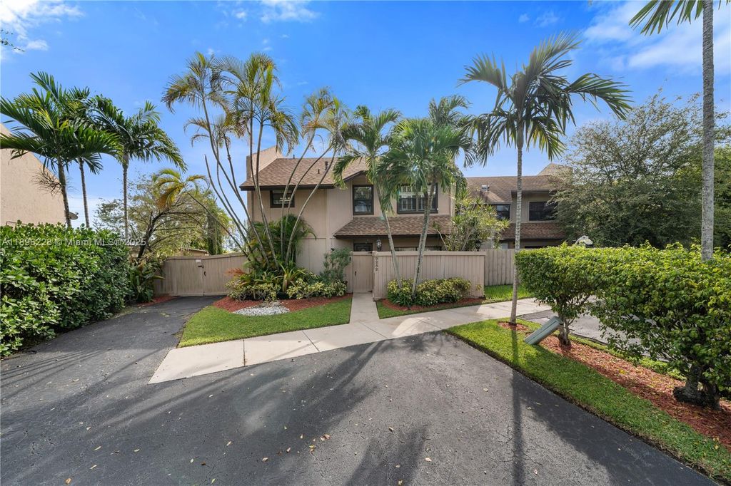 9252 SW 136th St Cir, Miami, FL 33176