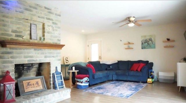215 County Road 193, Alvin, TX 77511